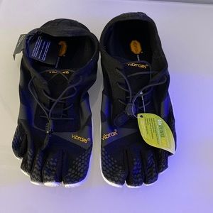 Vibram women’s 5 fingers shoes